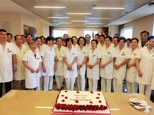 15慈銘體檢月壇分院為在崗在職的醫師們慶祝“中國醫師節”.jpg 15慈銘體檢月壇分院為在崗在職的醫師們慶祝“中國醫師節”.jpg